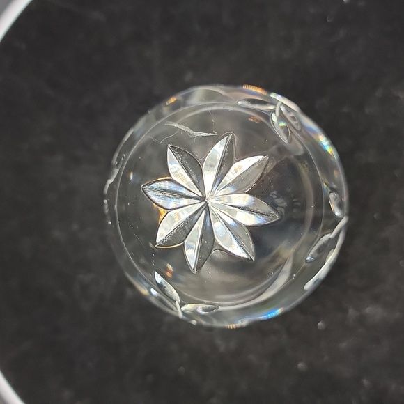 Sullivans Etched Glass Crystal Egg Paperweight - Picture 4 of 8